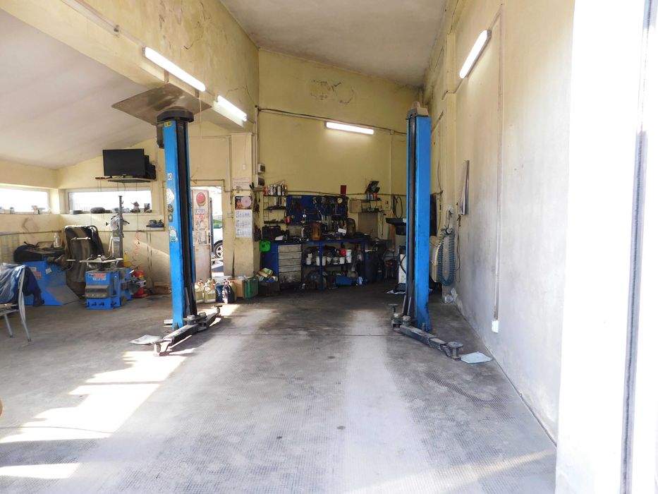 Автоцентър, Търговище, кв. Вароша, 240 кв.м.