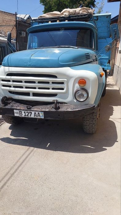 Holati yaxw yurb turgan moshina