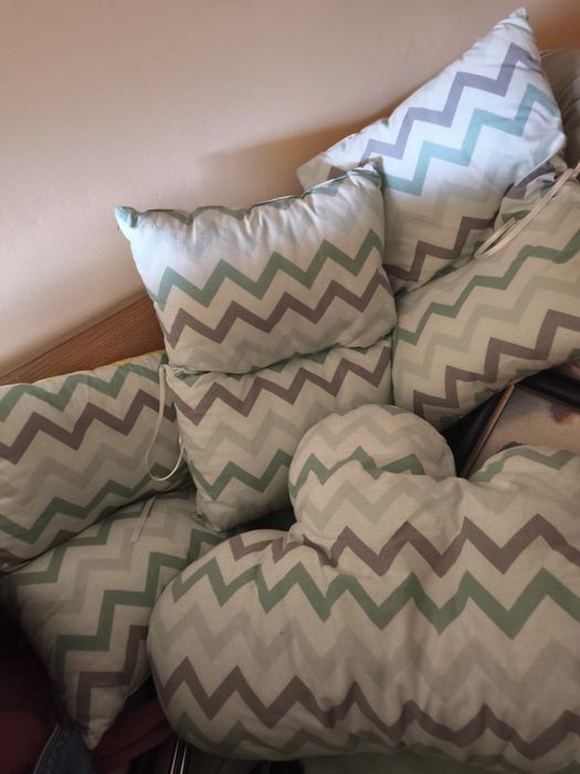 Обиколници за бебешко легълце