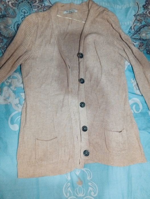 Bolalar uchun kiyimlar sotiladi