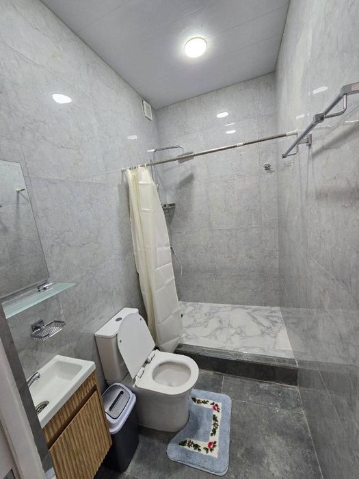 Alisher Navoiy universiteti yonida