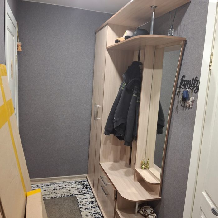 Продам прихожую срочно