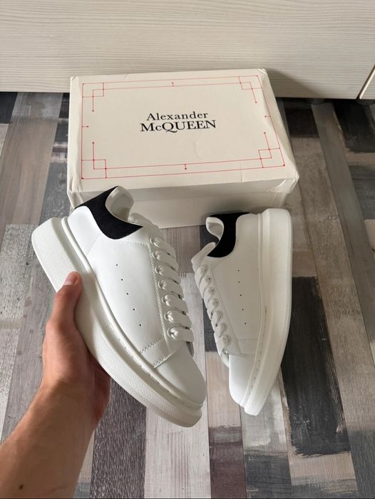 Alexander McQueen la DOAR 249 LEI