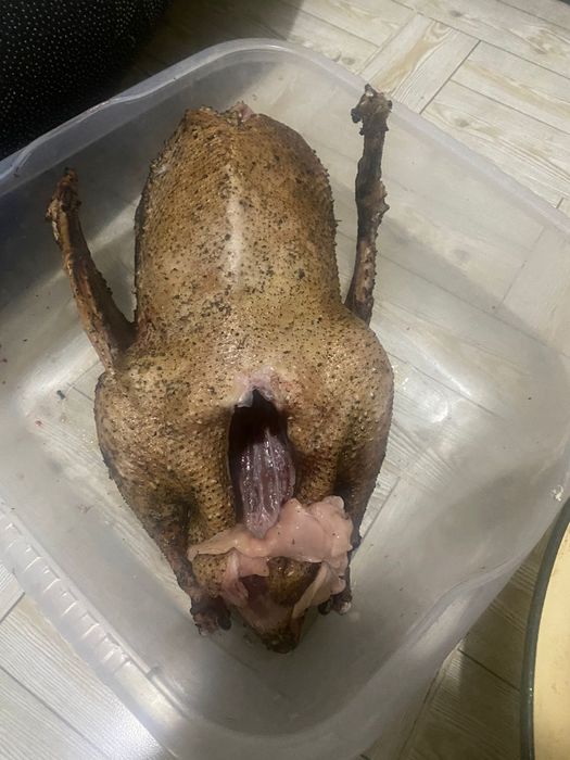 Сойылған қаз еті бар