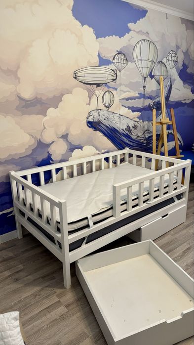 Детская деревянная кровать с матрасом