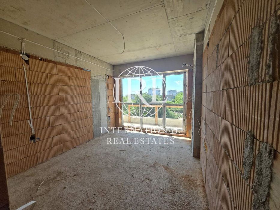 Продава се Тристаен апартамент в Варна, Изгрев - 102 кв.м за 1442 €/кв.м - Снимка #2