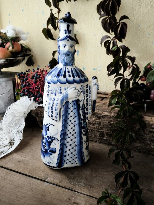 Гжель порцеланова бутилка