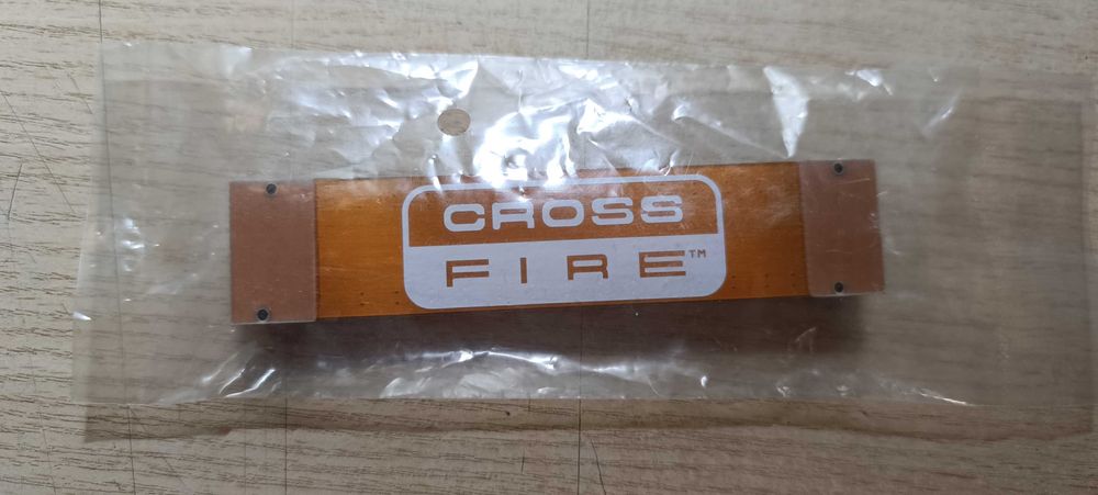 Мост CrossFire, используемый для соединения двух видеокарт.