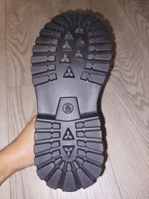 Продам осенние сапожки для мальчика