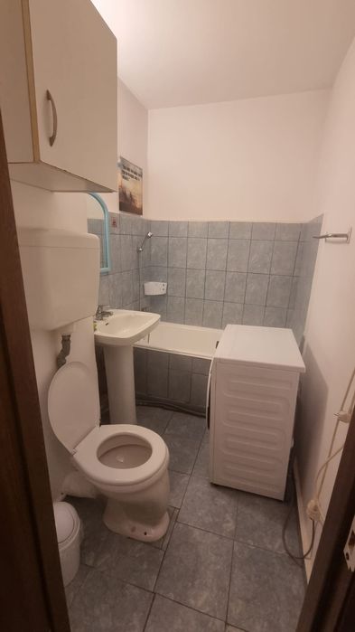 Închiriez garsoniera