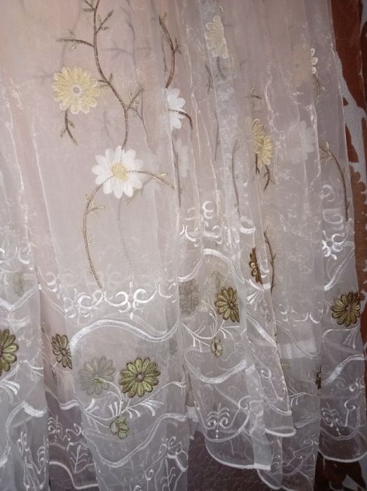 Продам тюль 4 *230 см, шторы 310*280 см