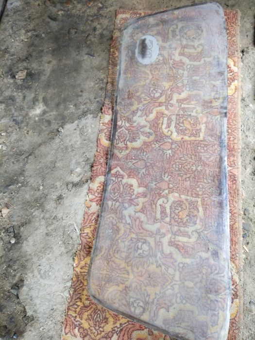 Стекло заднее на москвич.