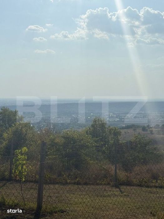 Teren intravilan suprafata 1700mp, utilitati pe teren , super privelis