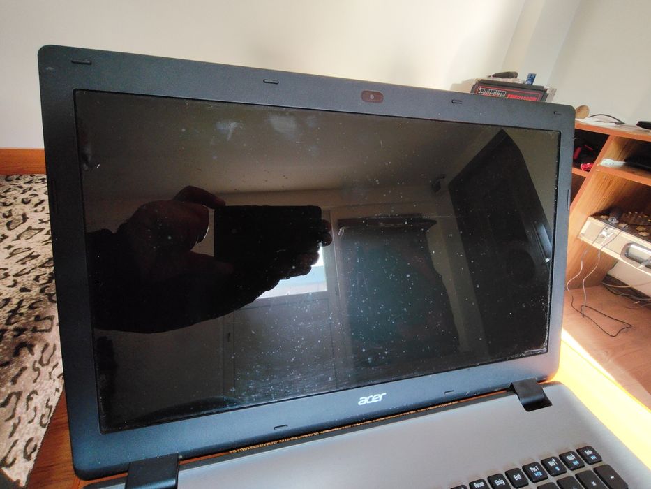 Vînd leptop acer