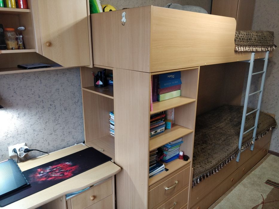 Продам гарнитур в детскую комнату