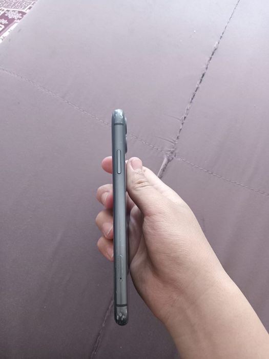 продам  айфон 11