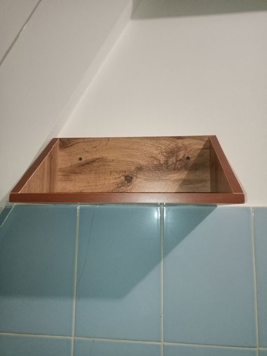 Продам полки настенные