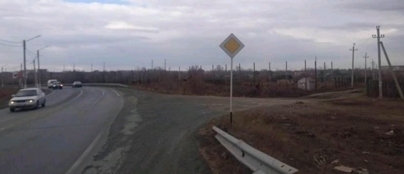 Продажа земельного участка 1га, возле оживленной трассы.
 
Площадь уч