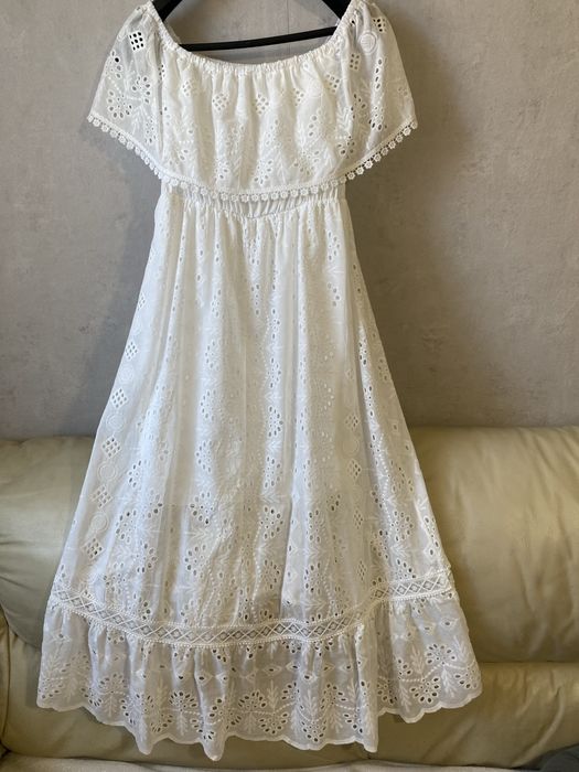 Дамска рокля дантела бяла