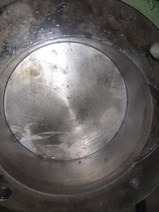 Трех поршневой компресор