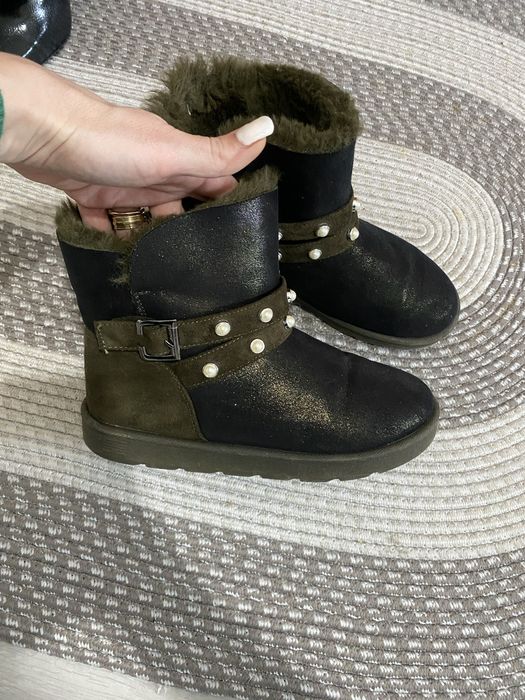 Ghete stil ugg cu perle si sclipici