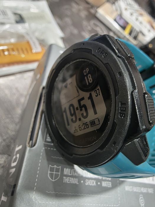 Часовник Garmin instinkt