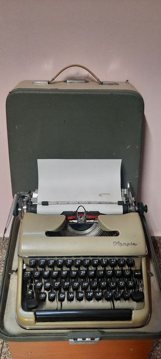 Mașină de scris Olympia SM4 impecabilă