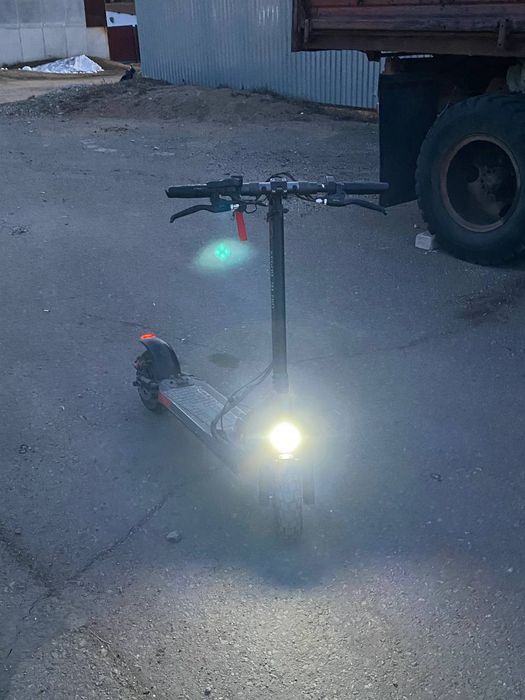 Продам электросамокат куго м4 про