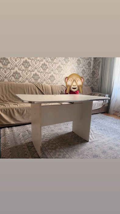 Белый стол с хорошим качеством
