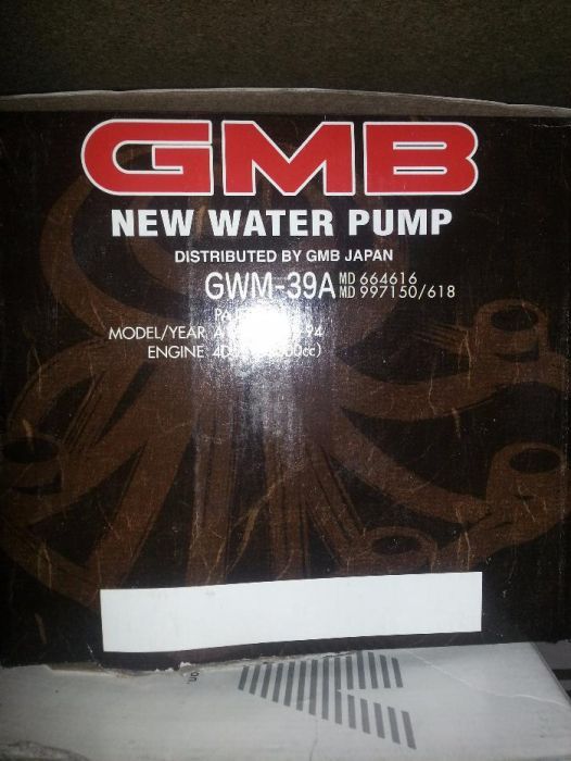 Помпа на двигатель 4D56