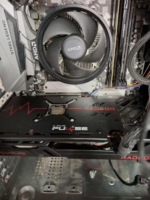 Продавам Sapphire  RX 6600 XT