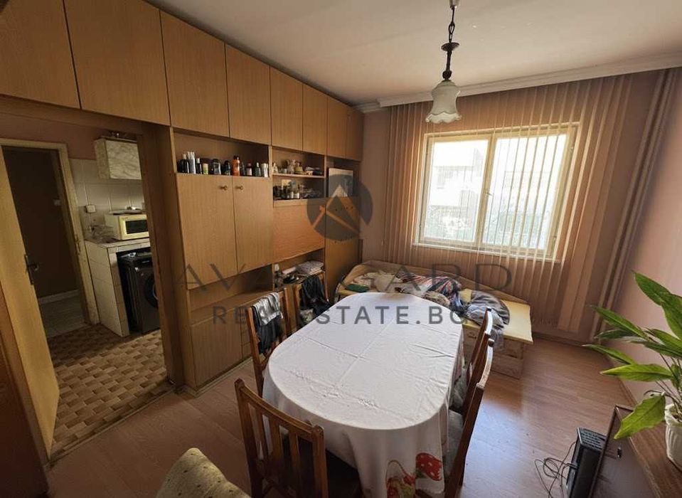Продава се Тристаен апартамент в Пловдив, Кючук Париж - 94 кв.м за 760 €/кв.м - Снимка #2