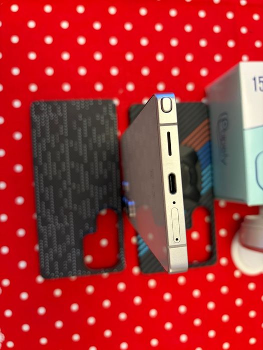 Vand S25 Ultra Titanium  WhiteSilver 256 Gb ,12 Gb Ram cu garantie emag pana 09.2027