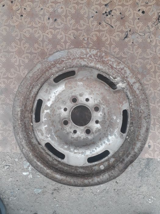 Срочно продам Диск  для автомобиля r13 2 штук