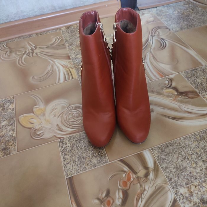 Кожаные сапоги (весна) новые