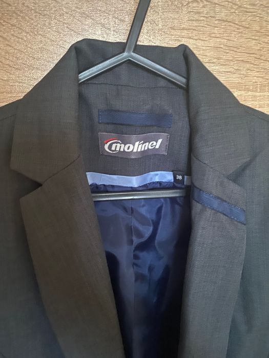 Дамски костюм в сиво - нов