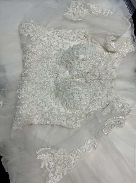 Rochie mireasa perlute dantela