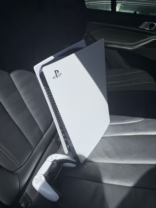 Vând Playstation 5