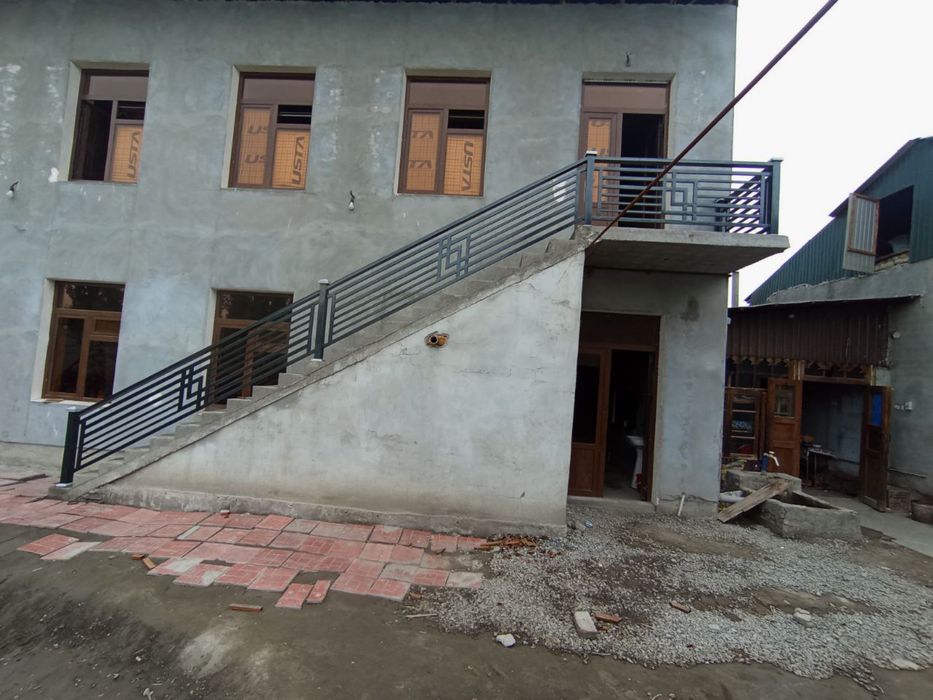 Перила из метала, нержавейки и стекла