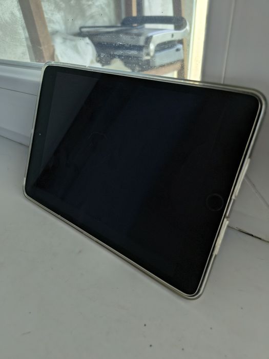 Продам iPad mini 4 128gb