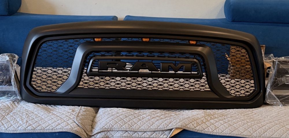 Решетка радиатора на Dodge RAM