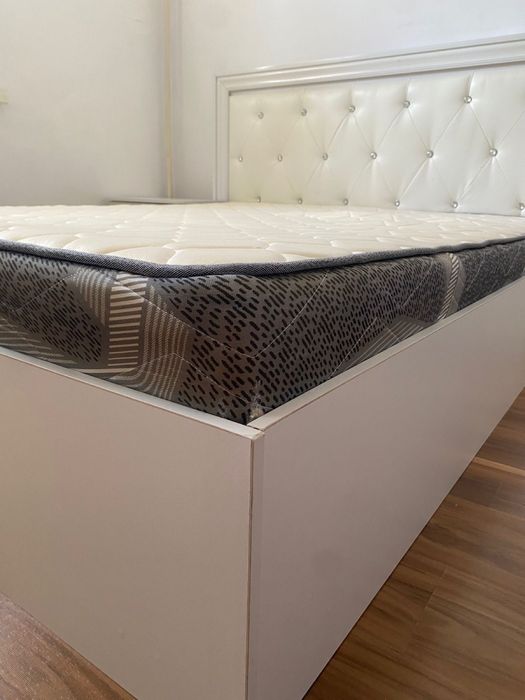 Продам двуспальную кровать