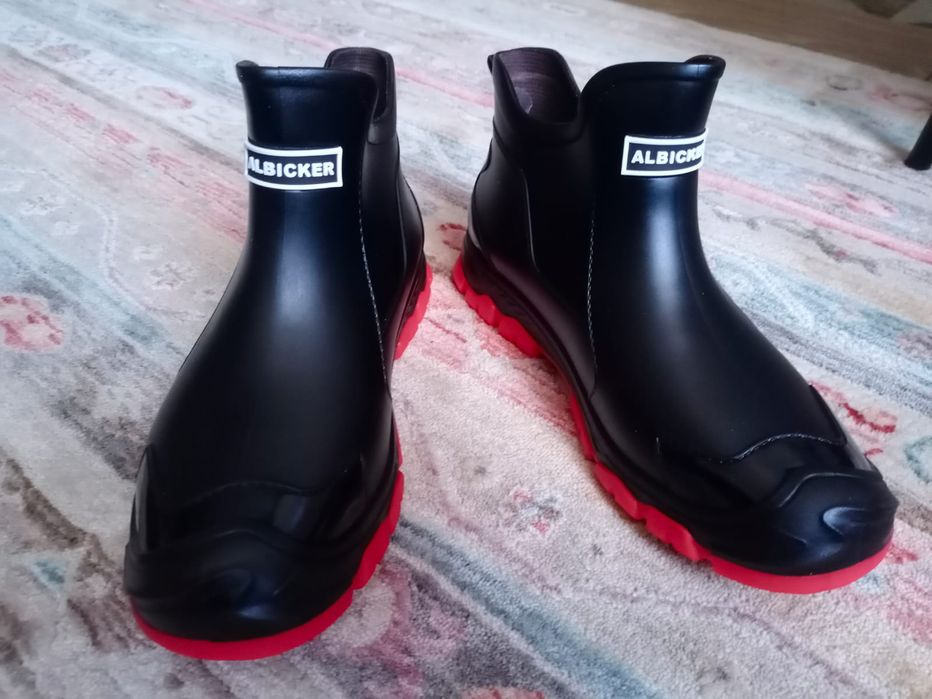 Резиновые кроссовки