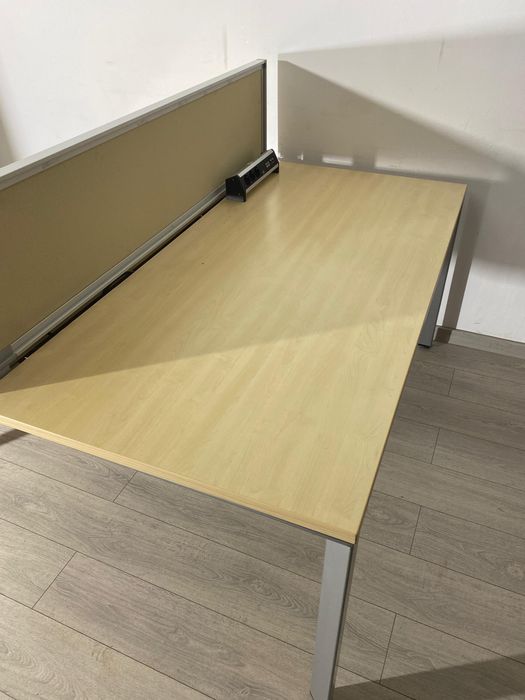 Birou Dublu 2 Blat x 160X78 cm, Panou Separator și Prize; Bench 2 Pers