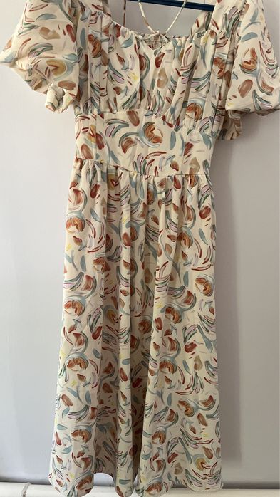 Легкое платье с цветочным принтом, одето один раз