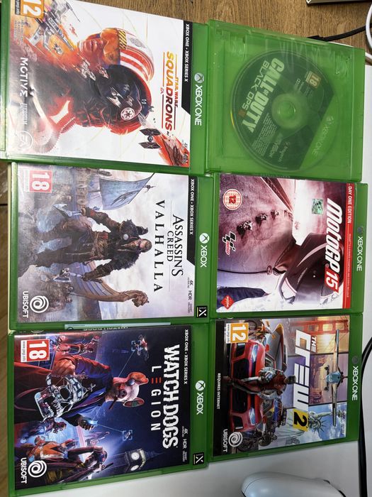 Vând Xbox One - UK Edition + 2 Controlere + 6 Jocuri Incluse | Stare Impecabilă