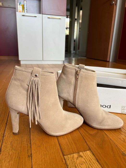 Боти с ток от естествен велур на Promod