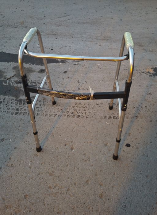 Продам ходунки щагающие