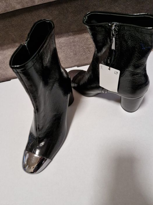 Botine zara marimea38-100ron
Botine dama mărimea 38-100 ron
Cizme dama