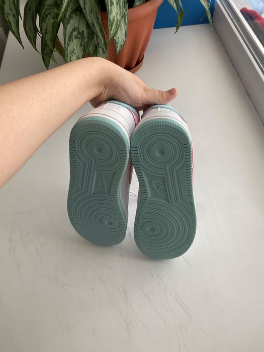 Продам кроссовки